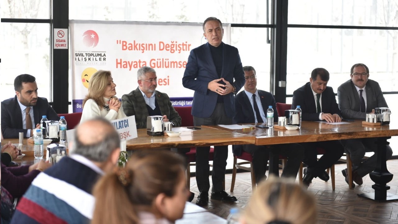 BAKIŞINI DEĞİŞTİR HAYATA GÜLÜMSE!